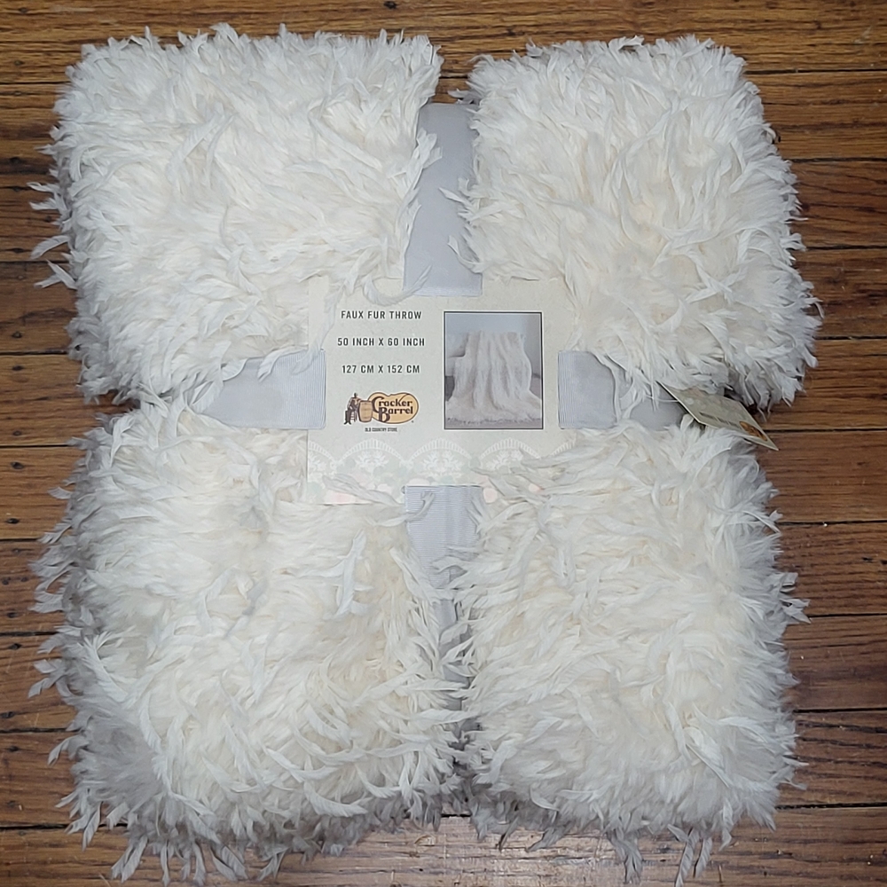 Cracker Barrel Cream Fluffy Faux Fur Throw Blanket 50"X60" NWT